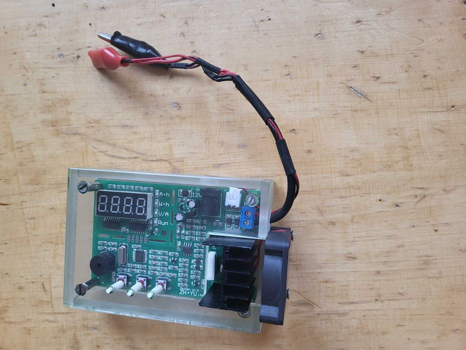 Тестер емкости и внутреннего сопротивления аккумулятора ZB206+