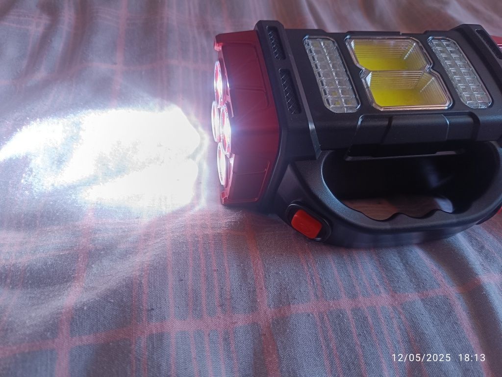 Luz de acampamento solar LED multifuncional