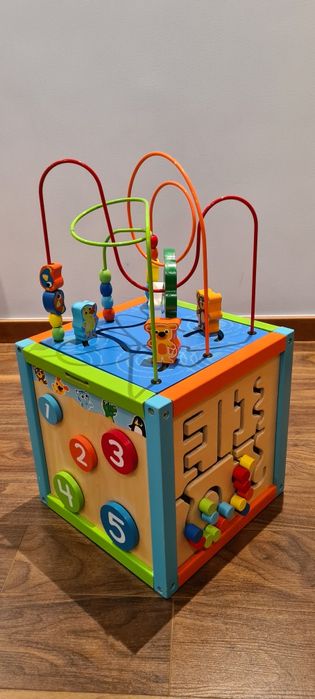 Cubo de atividades - Universe of Imagination