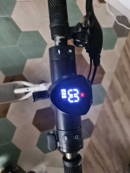 Електросамокат Giant