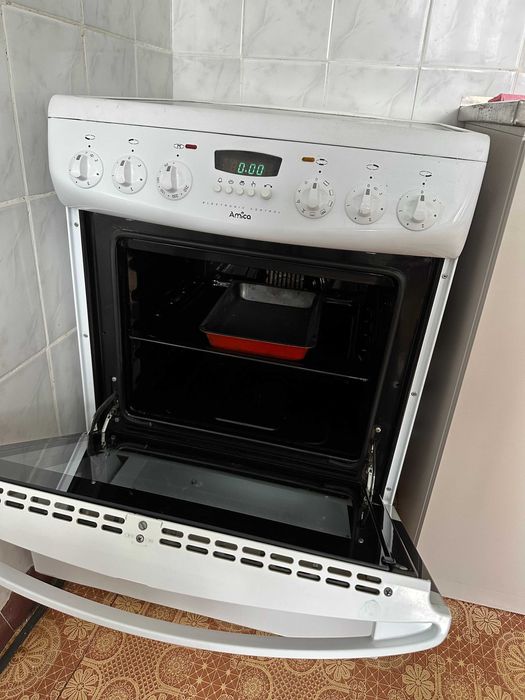 Продам електричну плиту Amica