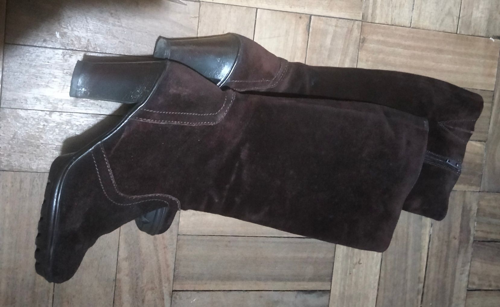 Botas Castanhas de Camurça Novas