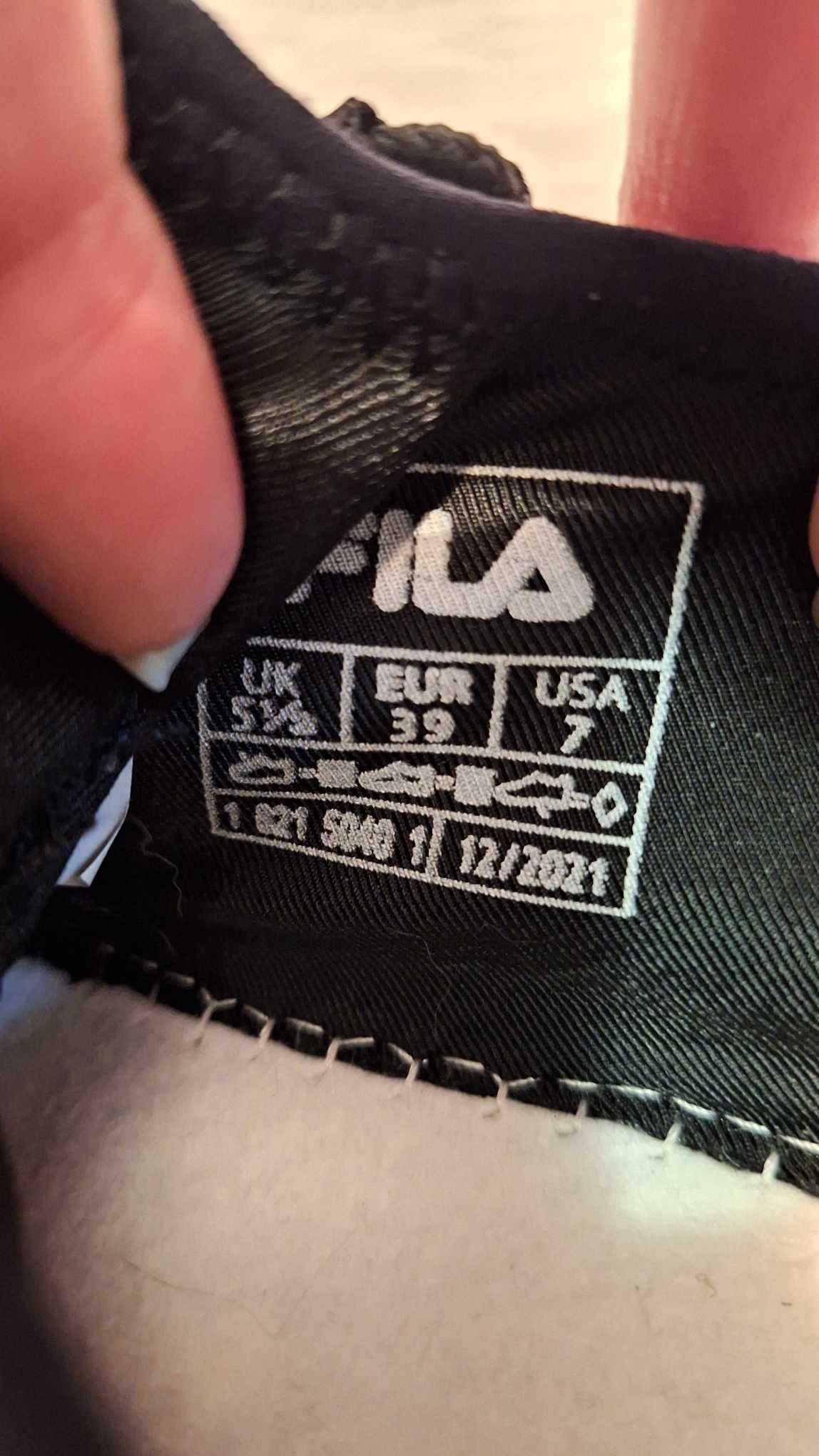 Кросівки Fila оригінал в чудовому стані 38-39 р.