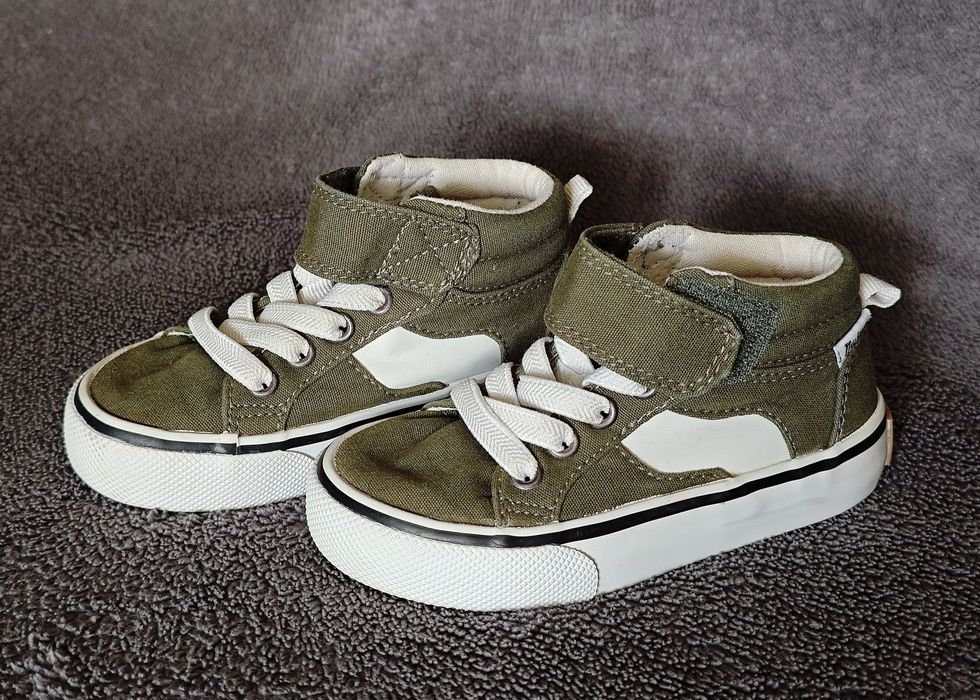 Кеди дитячі HM розмір EUR 24