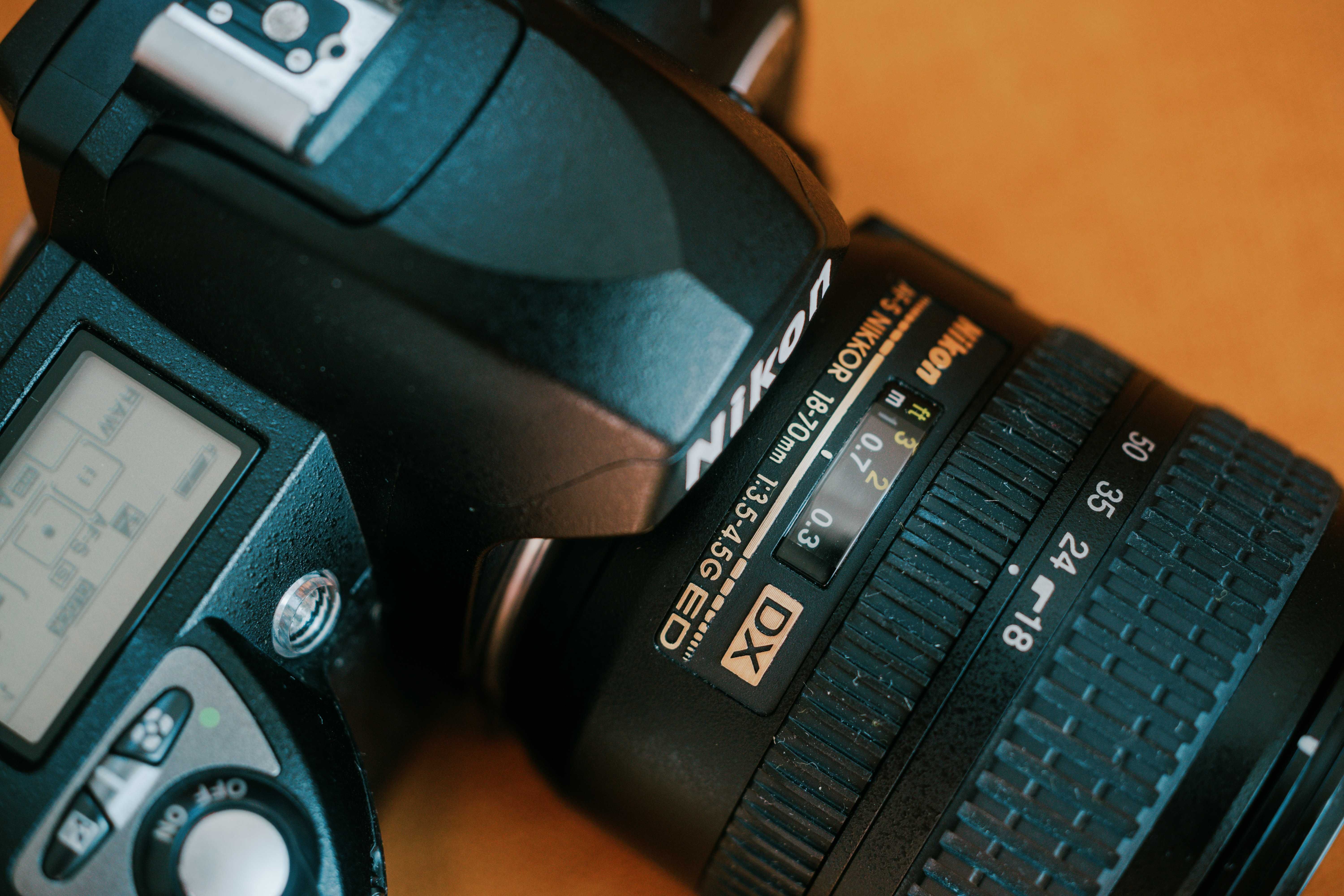 Nikon D70 com 18-70mm na caixa original