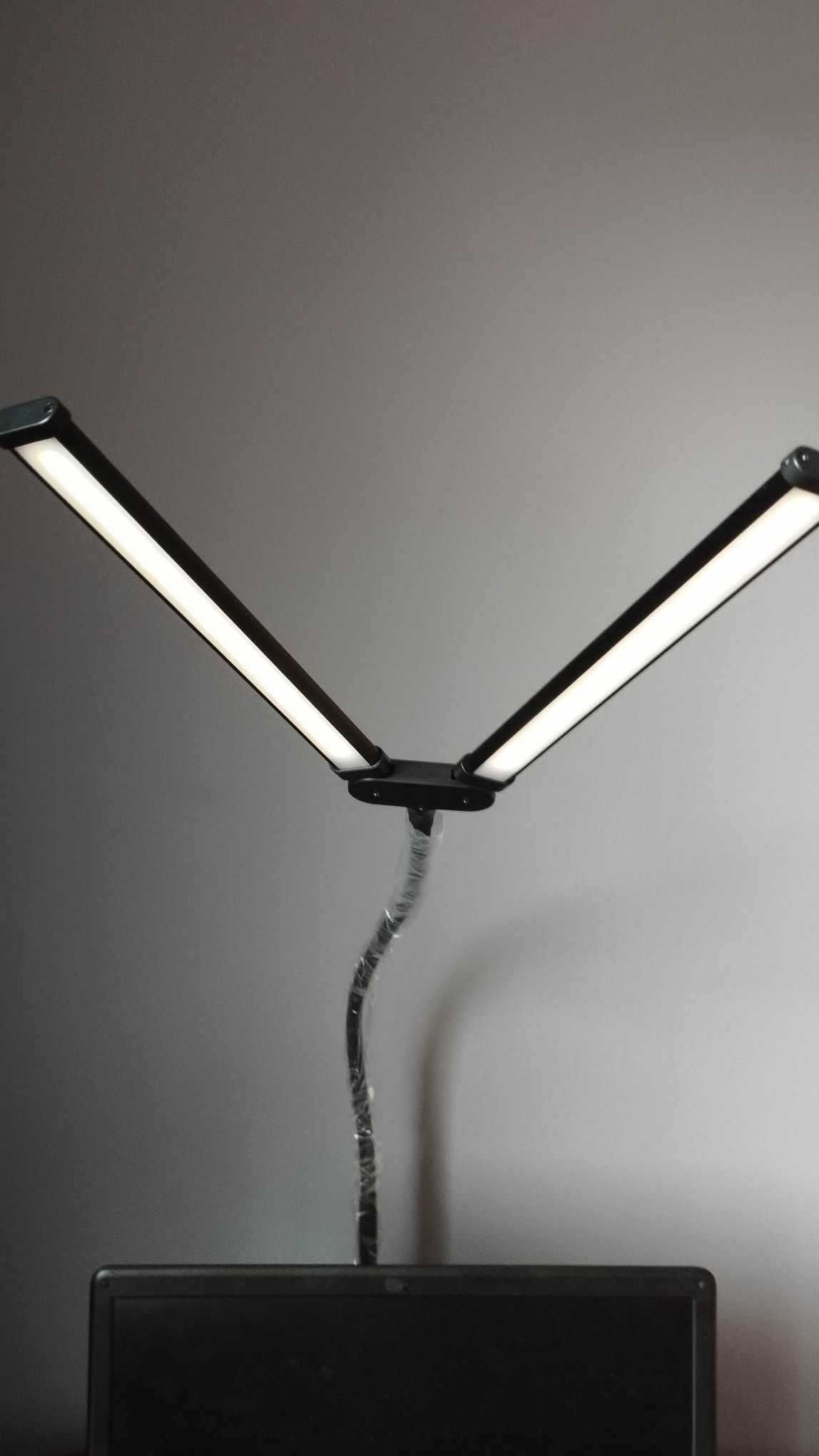 Biurkowa lampa LED dwa ramiona. nowa zapakowana.
