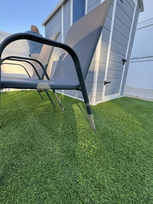 Mesa de vidro com cadeiras