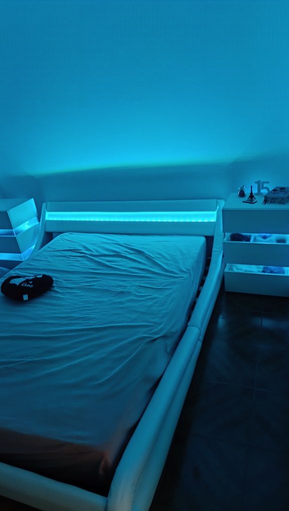 Cama e mesinha Led