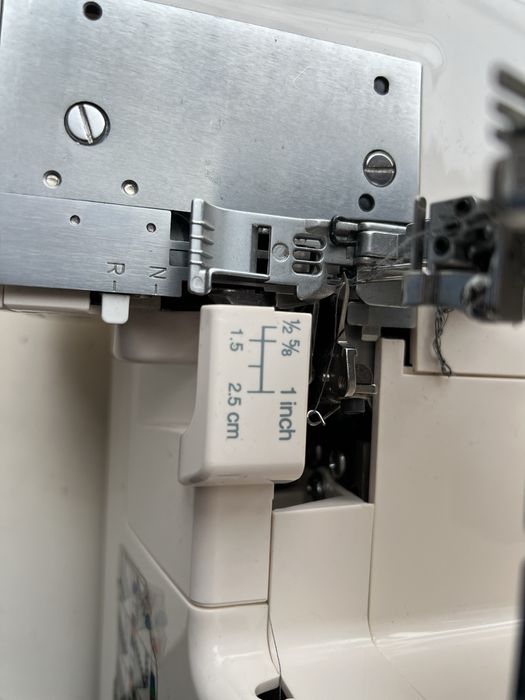 Коверлок Minerva M3000CL