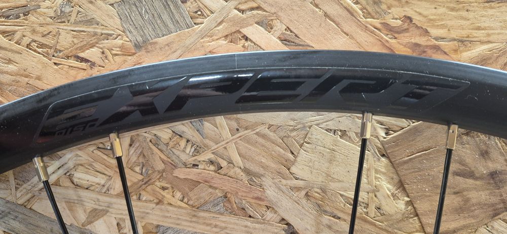 Koła.  Merida Expert Disc . Gravesa , szosa.