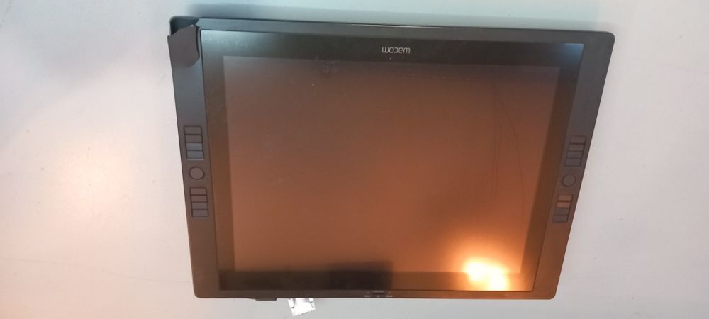Cintiq 21UX (avariada)