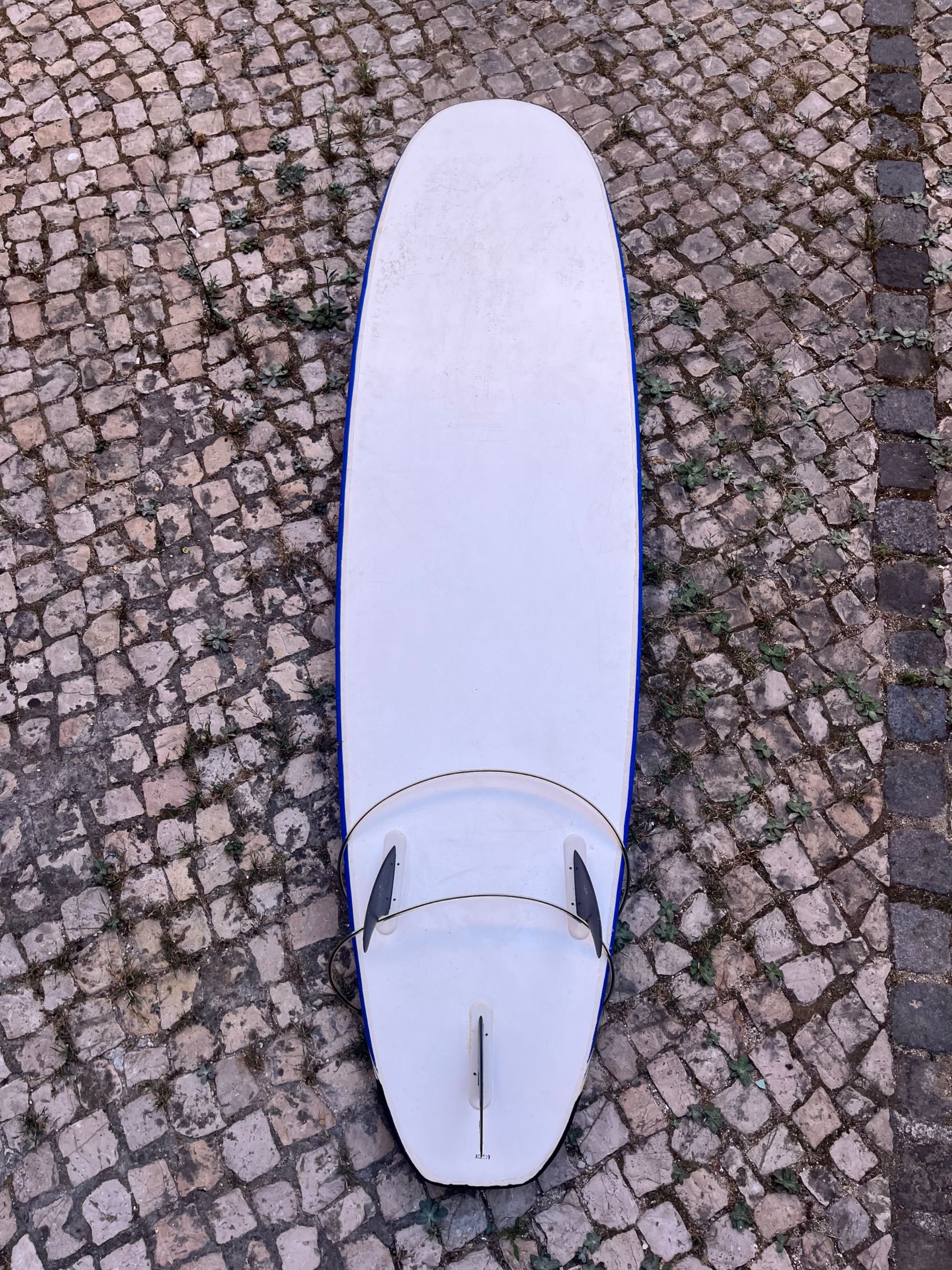 Pranch Surf 7.0 + Fato M / Surfboard and Wetsuit