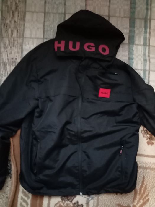 Продам вітровку Hugo Boss