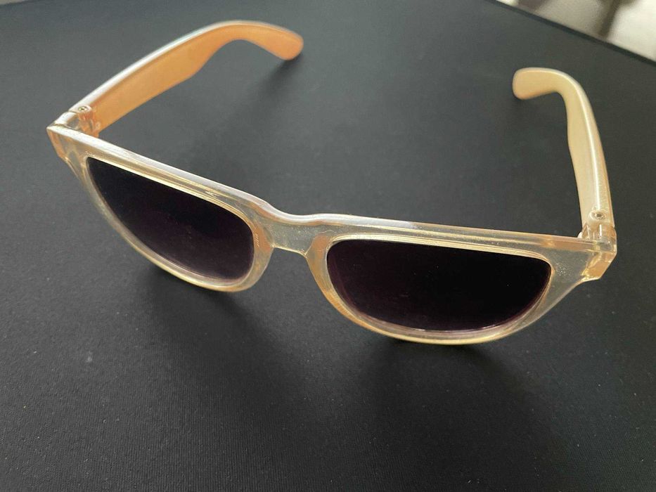 Okulary przeciwsłoneczne damskie Tommy Hilfiger, Levis, Emporio Armani