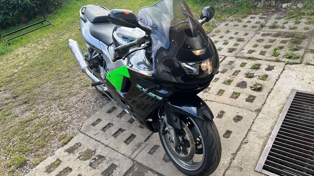 Kawasaki ZXR KAWASAKI ZX9R zarejestrowany zamiana fajny wygląd