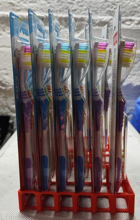 Szczoteczki colgate medium.