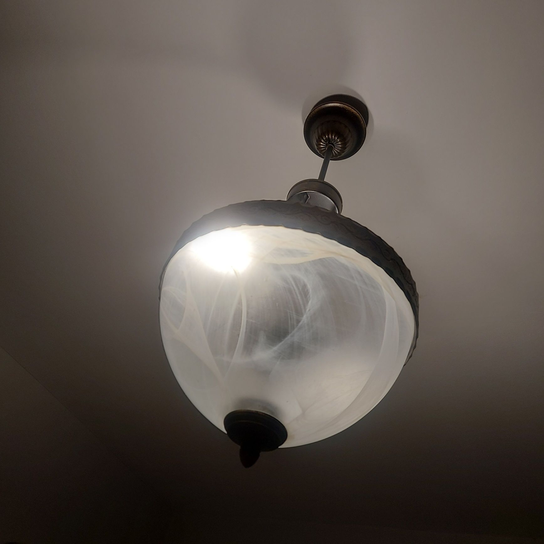 Lampa sufitowa, wisząca  mosiądz, mleczne szkło JUPITER