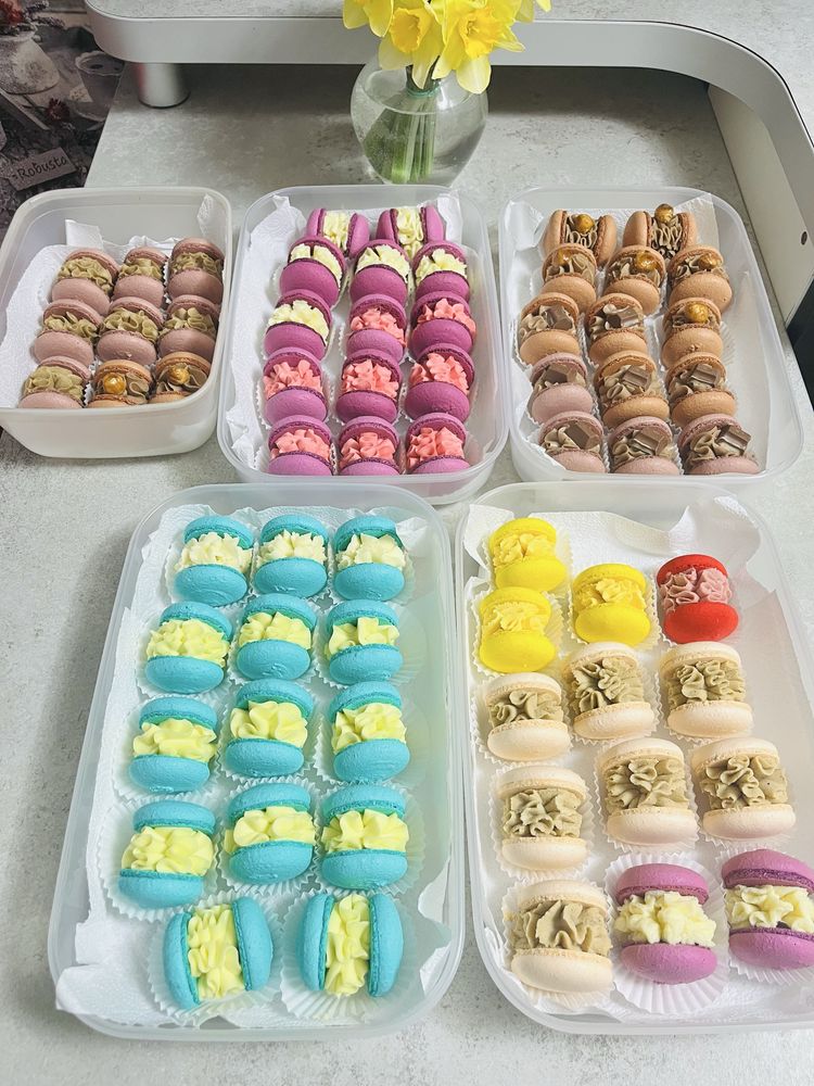 Макаронс, макарон, макарун, десерт, солодощі, макарунс набір, торт-куб