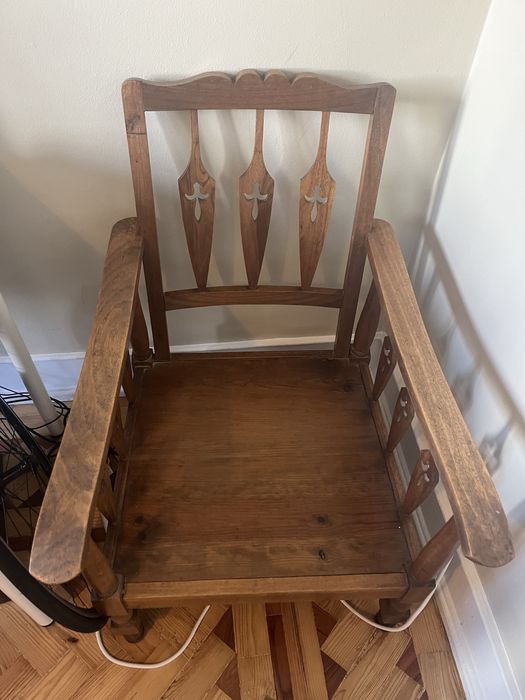 Poltrona / Cadeirão em madeira