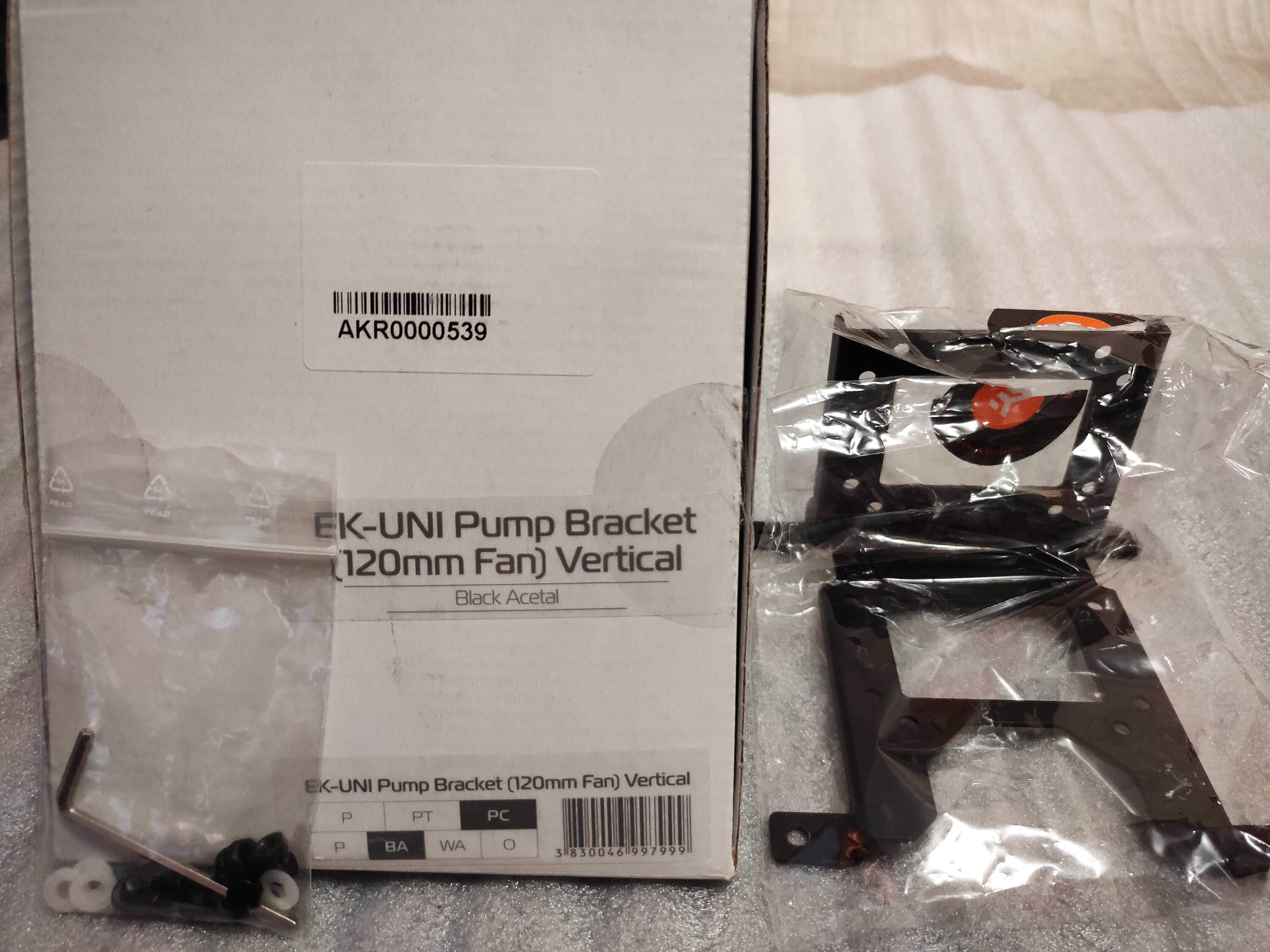 EKWB крепление помпы EK-UNI Pump Bracket (120mm FAN) Vertical