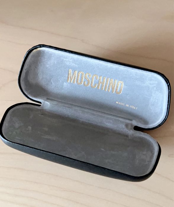 Caixa de óculos Moschino