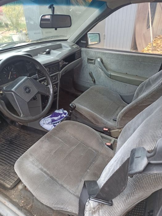 Продам Opel Kadett 1.3