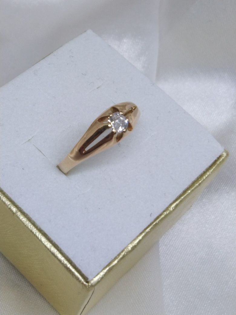 Złoty pierścionek z diamentem, złoto różowe 500, R14