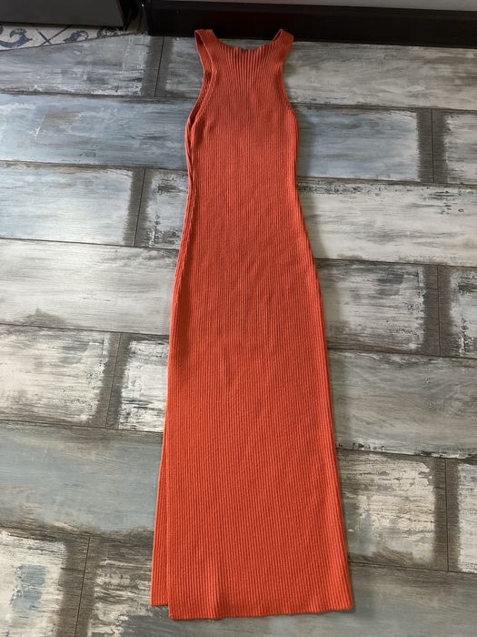 Довга сукня морквяного кольору
