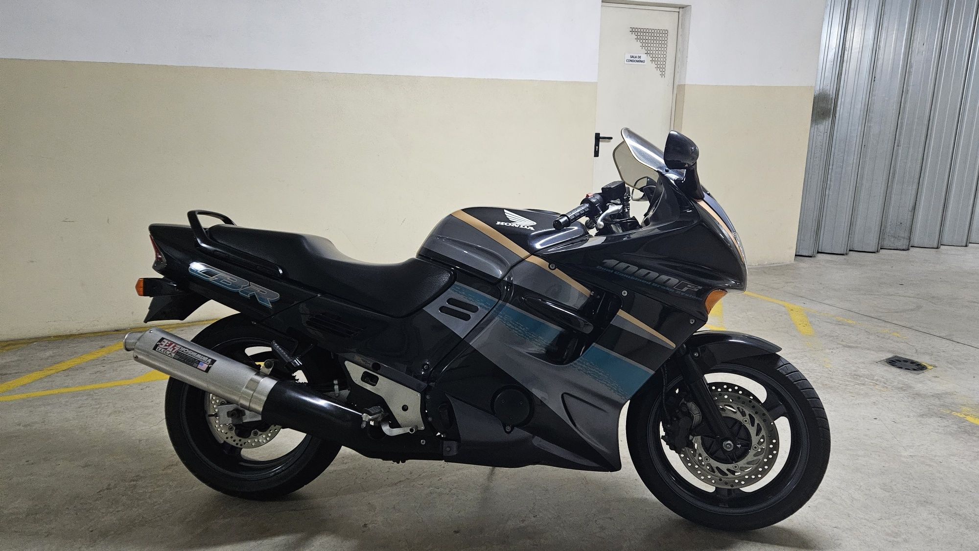 Honda CBR 1000F Troca
