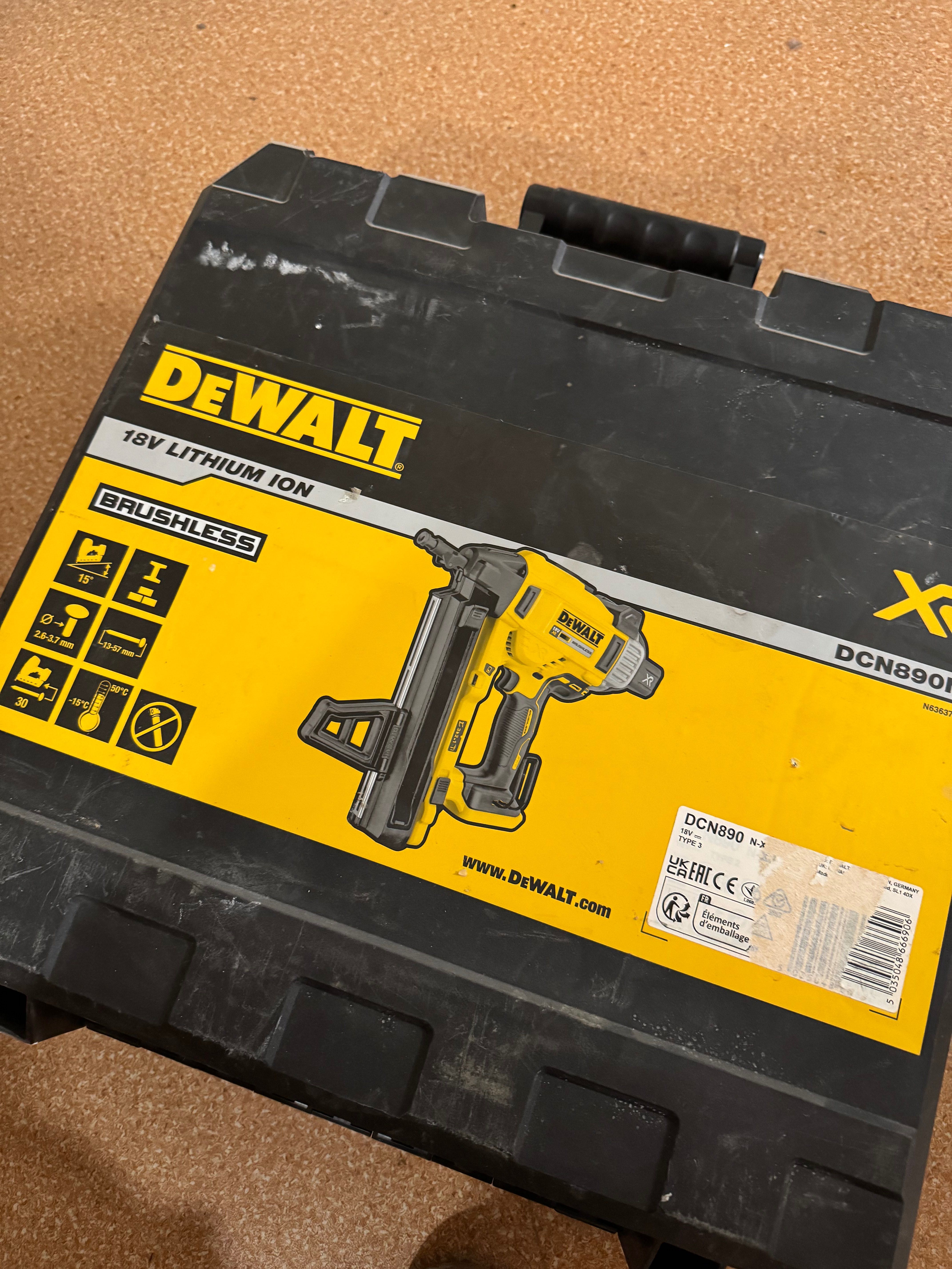 Gwoździarka do betonu DeWalt