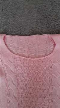 Różowy sweterek.