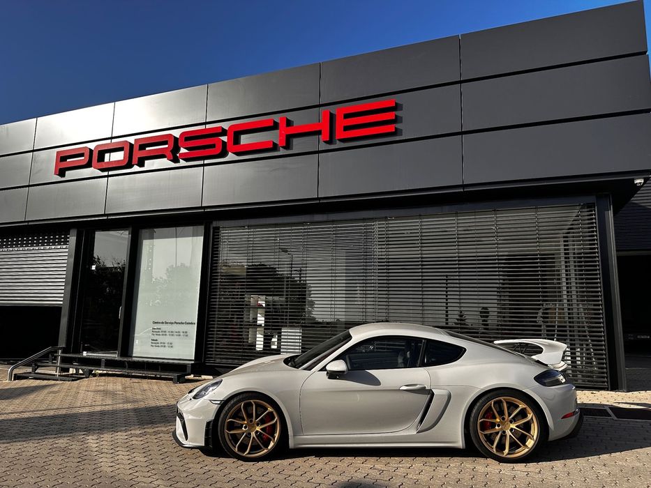 Porsche 718 Cayman GT4