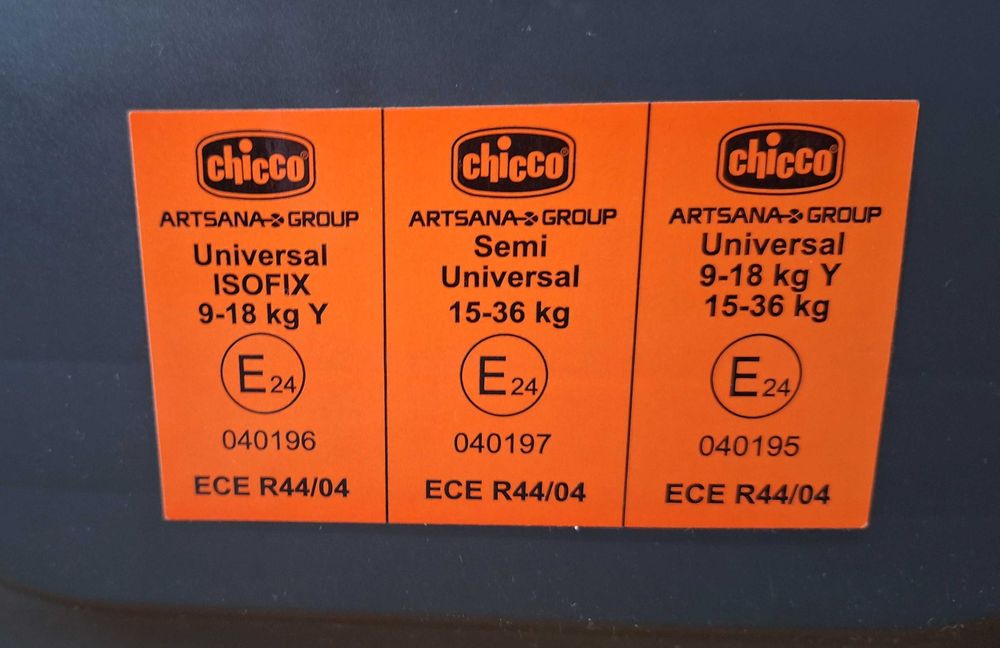 Fotelik Chicco Youniverse 9-36 kg, isofix, stan idealny, czarno-szary