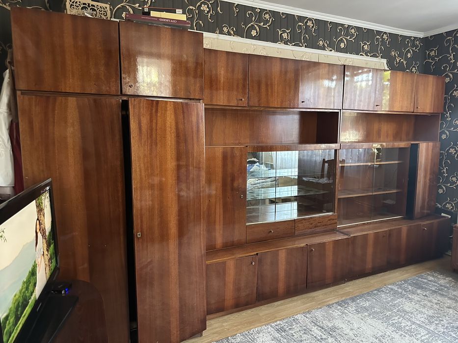 Стєнка у вітальню