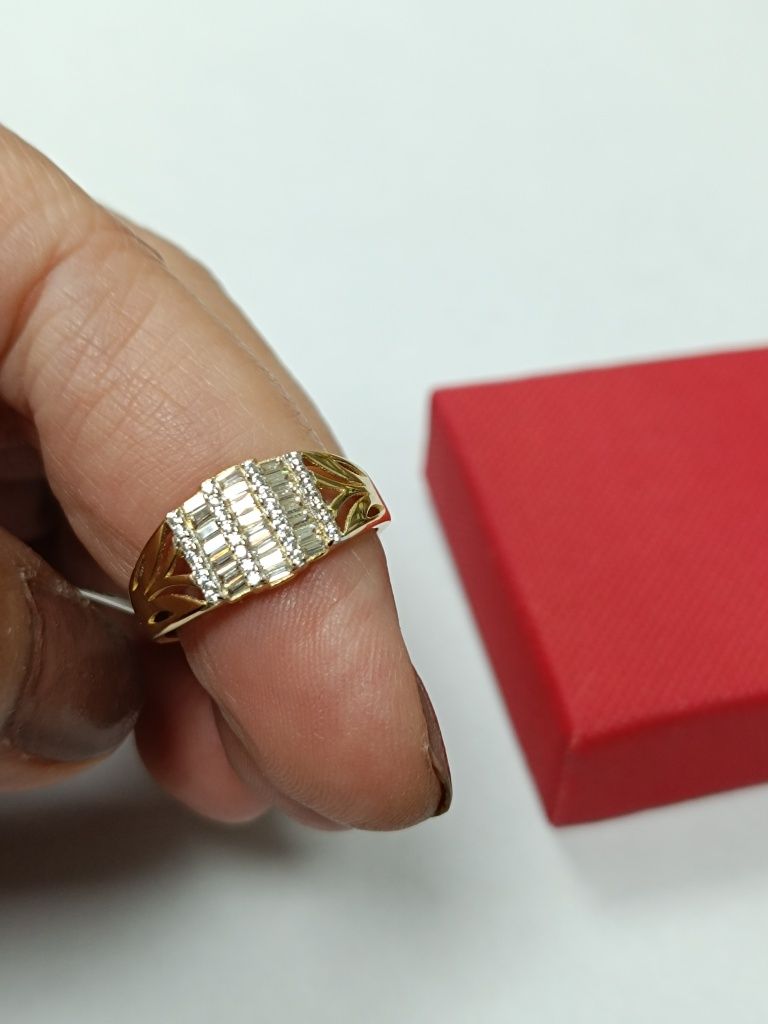 Piękny złoty pierścionek z cyrkoniami, złoto 585,rozm.16