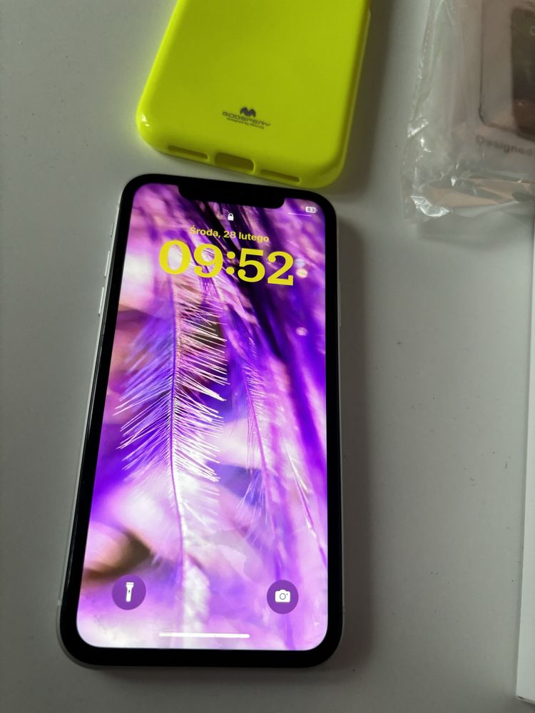 Apple Iphone XR 64 GB bialy stan idealny