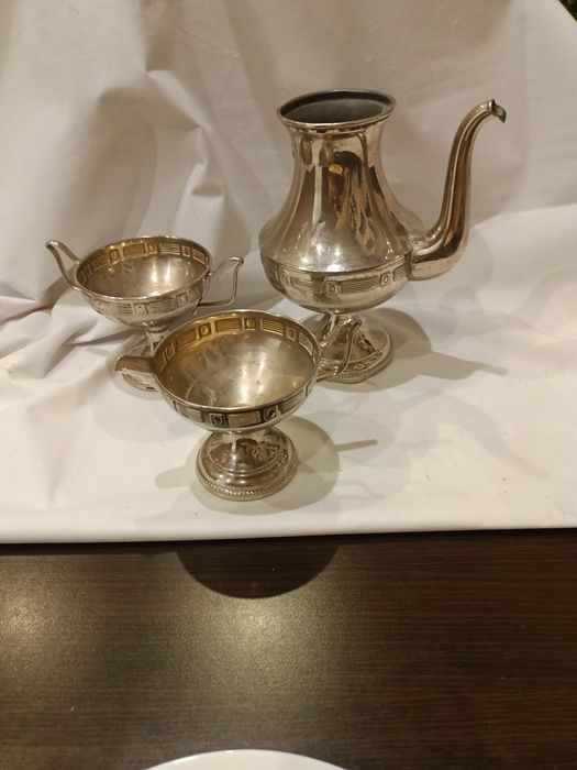 Sprzedam posrebrzane naczynia .