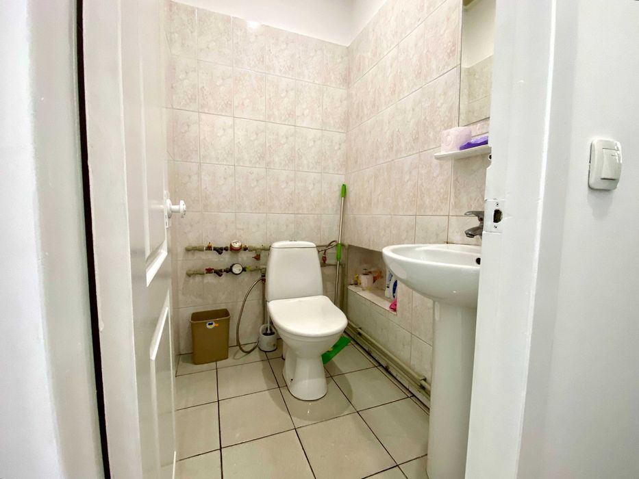 Комерційне дворівневе приміщення в центрі міста (вул. Перемоги).