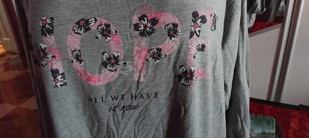 Bluza szara z napisami kwiaty