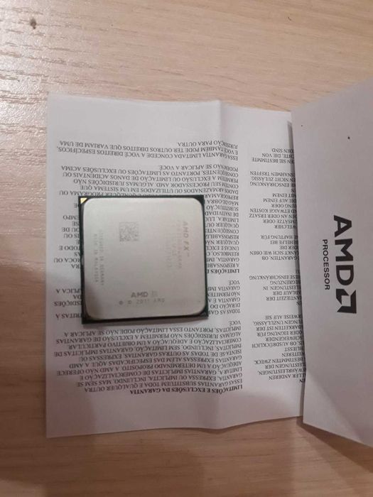 Процесор AMD FX 8350 AM3+ с системой охлаждения.