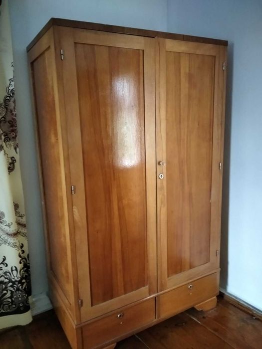 Шафи з натурального дерева