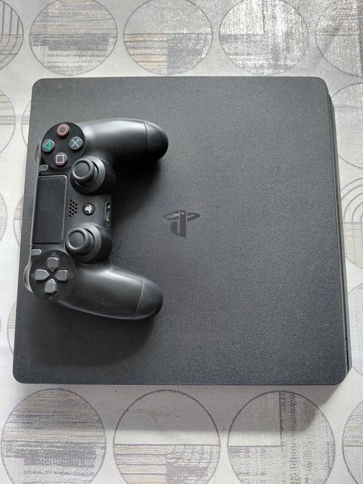 Konsola PS4 Slim
