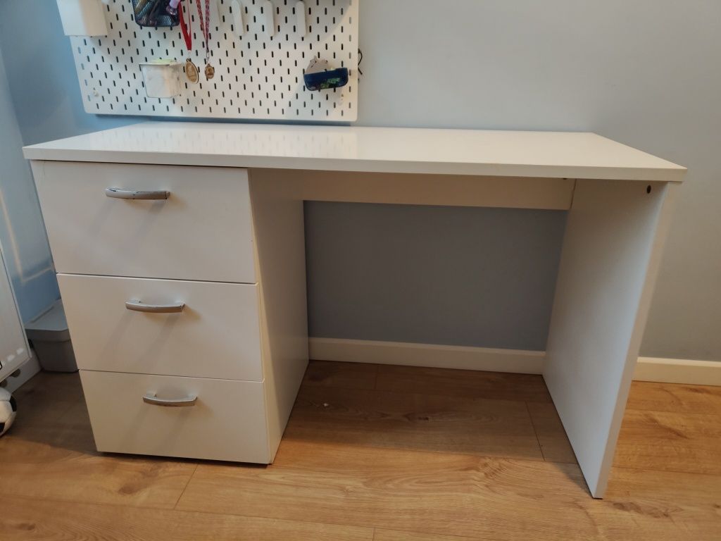 Biurko z szufladami 120x50