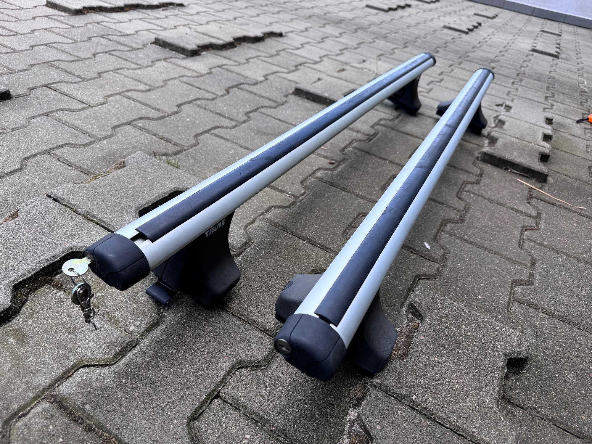 Belki dachowe THULE 125 cm stan dobry