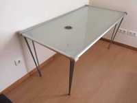 Mesa/ secretaria (1.59 m x 0.79 cm Altura 0.74 cm)