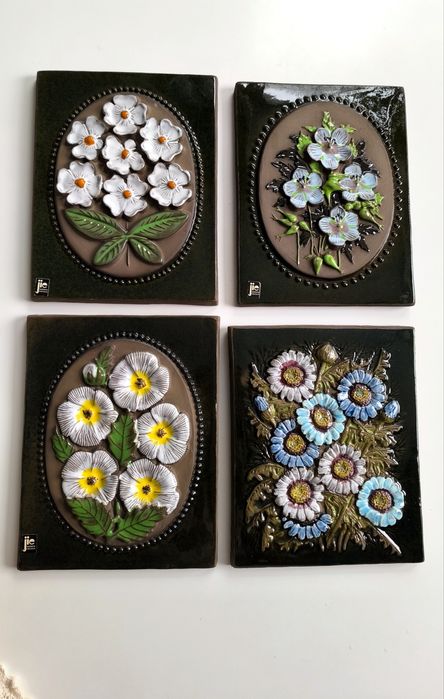 Jie Gantofta. Duży szwiedski ręcznie robiony kafel do powieszenia