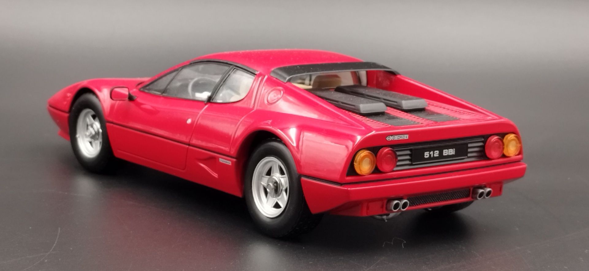 1:18  K&K  Scale 1981 Ferrari 512BBi Model Nowy