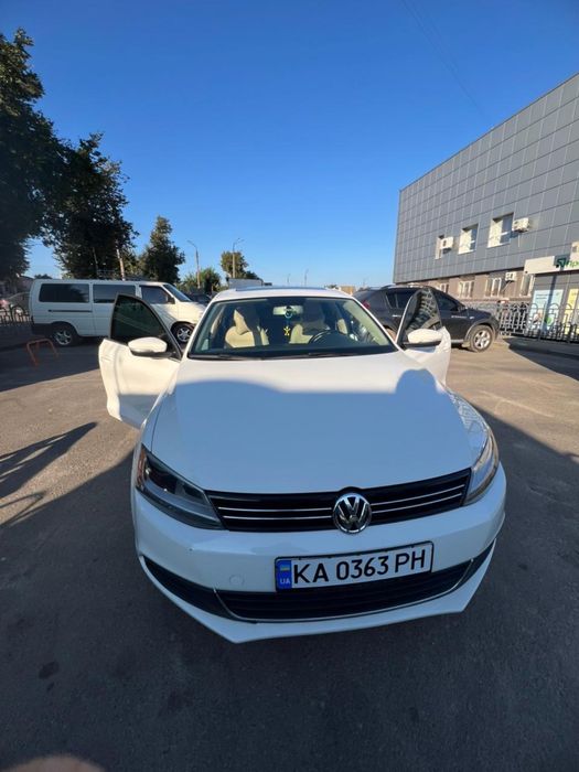 Автомобіль джетта в максимальній комплектаціі