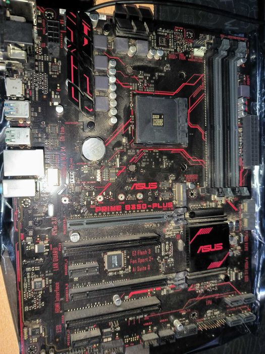Asus Prime B350-Plus + AMD Ryzen 7 3700X + 2 Memórias RAM (2x8GB)