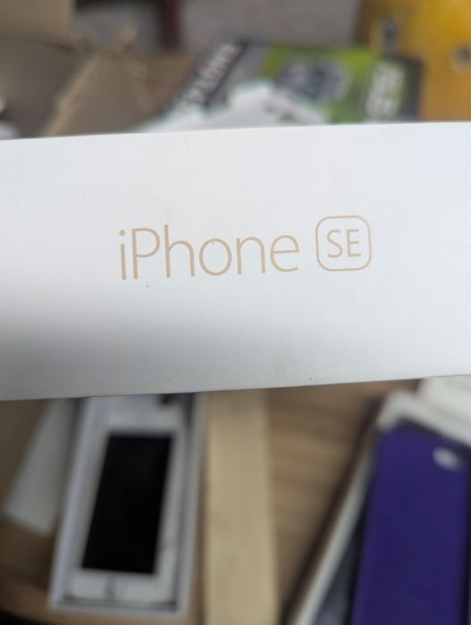Чехол на iPhone SE б/у